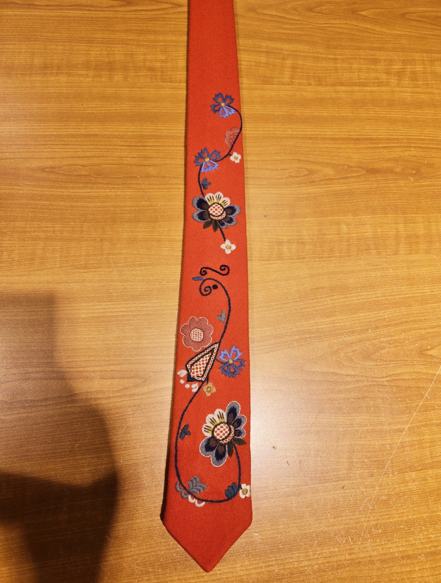 Slips - Bolsøybunad (Klede/Rød)