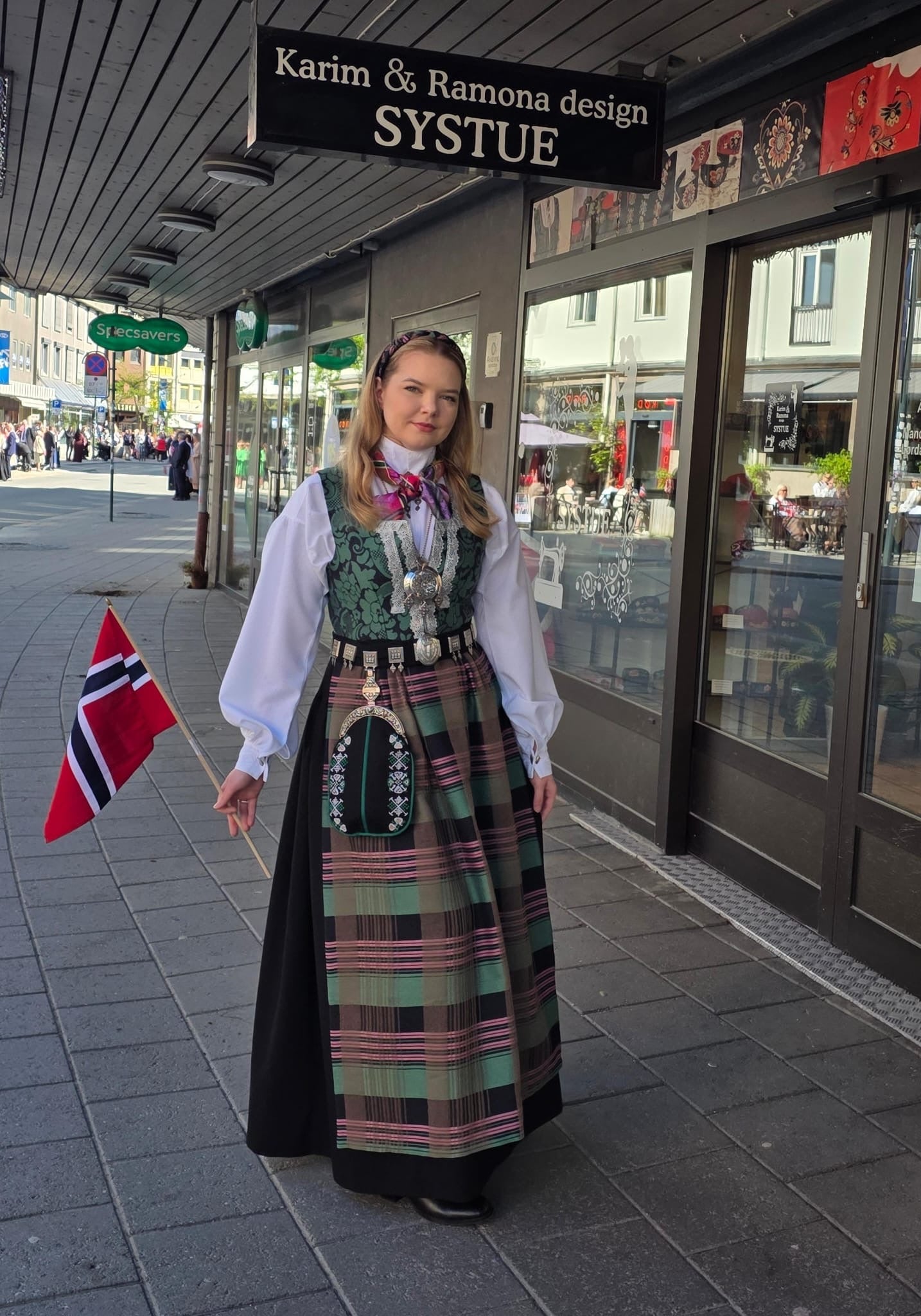 Nordmørsbunad