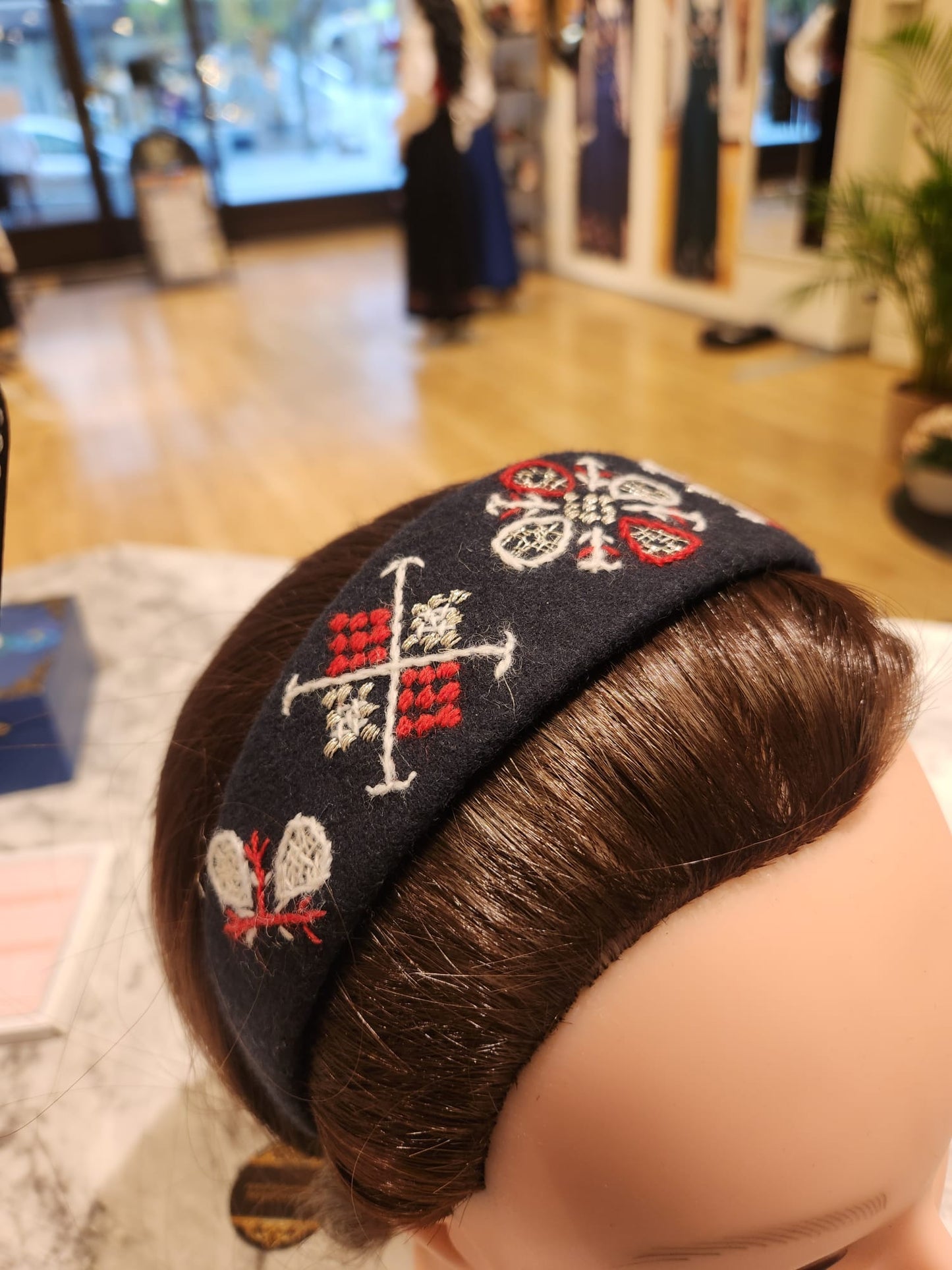 Brodert hårbøyle - Nordmørsbunad