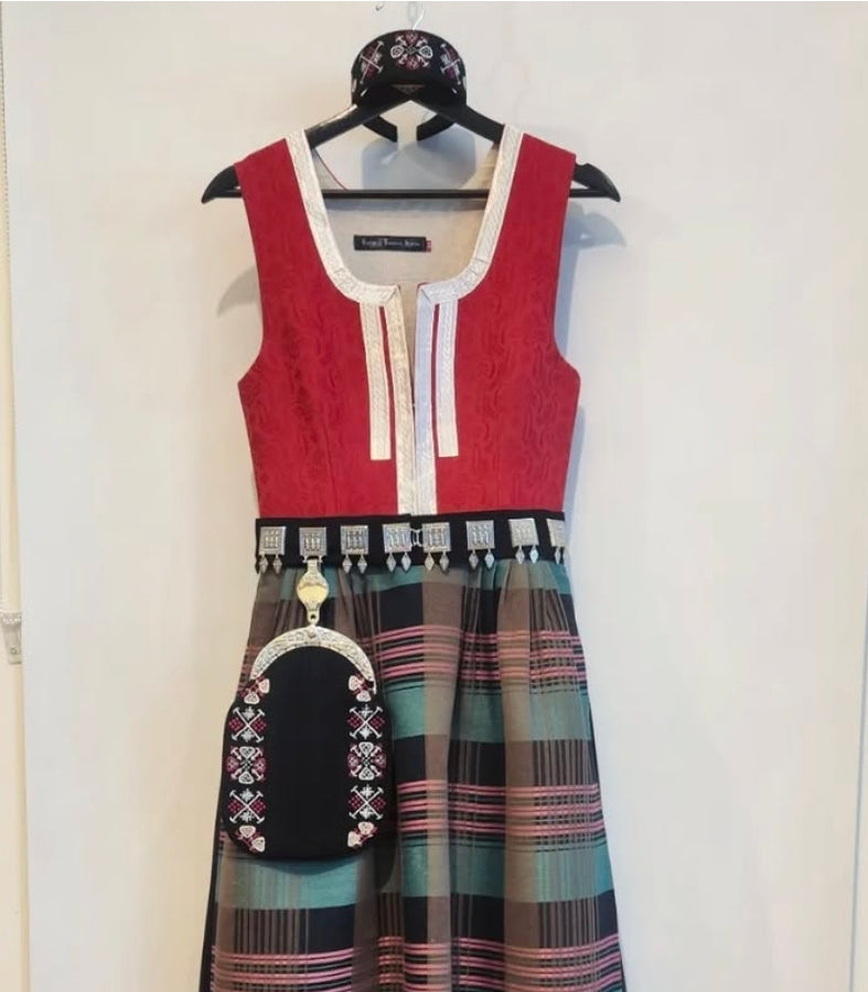 Vest - Nordmørsbunad (Vinrød/Plommerød)
